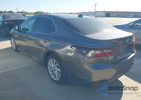 2024 Toyota Camry Le z USA, uszkodzony, nr VIN 4T1C11AK4RU852885